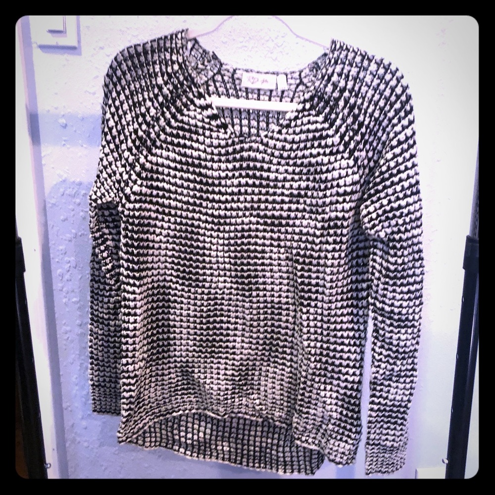 RD Style knit top, medium